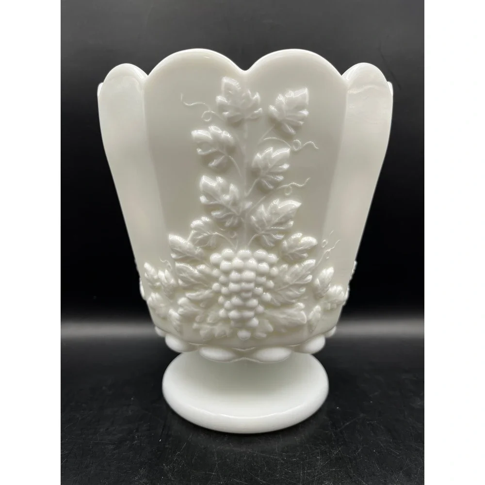 Vtg‎ White Glass Westmoreland Grapevine Pedestal Vase Scalloped Rim 6